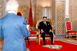 Image du Maroc Professionnelle de  Sa Majesté le Roi Mohammed VI, reçoit Wali Bank Al-Maghrib, M. Abdellatif Jouahri qui a remis au Souverain le rapport annuel de la Banque centrale sur la situation économique au Palais royal de Tétouan, le 29 Juillet 2019. (Photo/ SPPR) via Jalilbounhar.com
 